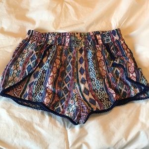 Casual pattern flowy shorts
